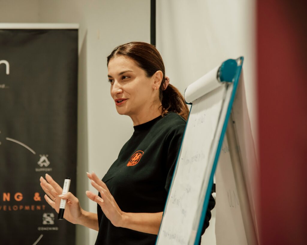 Woman explaining concepts during a seminar with a flipchart.